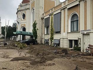Gebäude nach Flutkatastrophe beschädigt